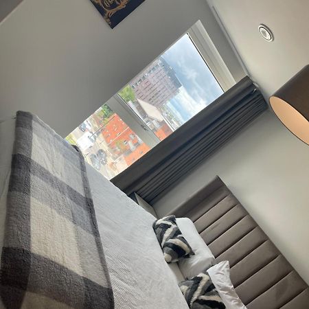 Modern 2 Bedroom City Centre Apartment W Balcony Manchester Zewnętrze zdjęcie